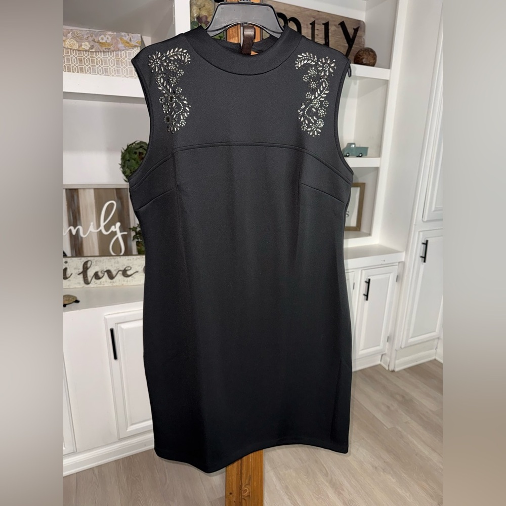 Elegant Black Sleeveless Dress